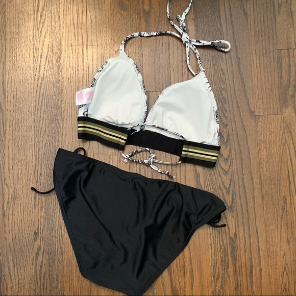 Xhilaration Triangle Bikini Top & Black Bottoms - Picture 4 of 9